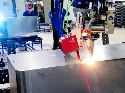 自动化焊接大发展时代,英莱科技激光焊缝跟踪系统使得焊接机器人更加智能化
